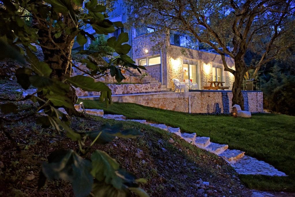 Mavres Luxury Studio Agios Matthaios  Экстерьер фото